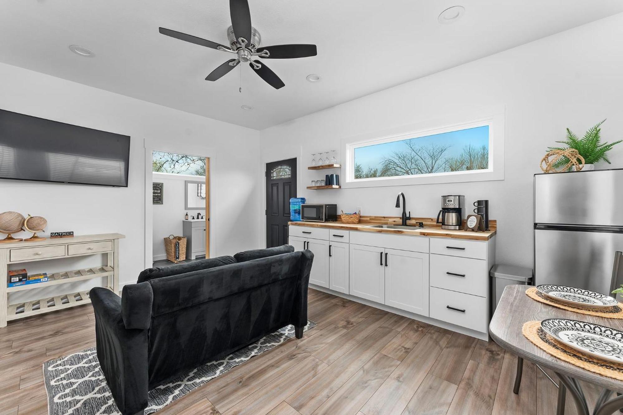 Hidden Cottage Mins To Main St And Sleeps 4 Fredericksburg Bagian luar foto