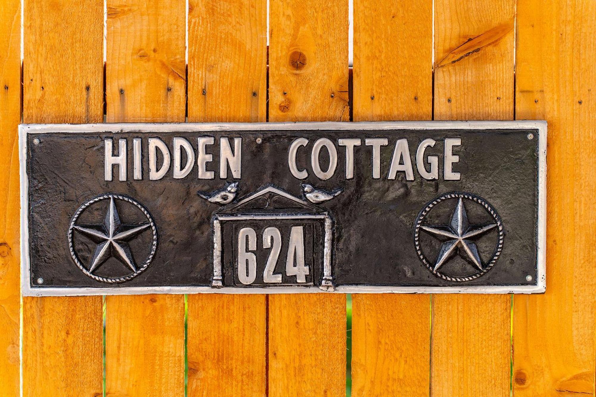 Hidden Cottage Mins To Main St And Sleeps 4 Fredericksburg Bagian luar foto