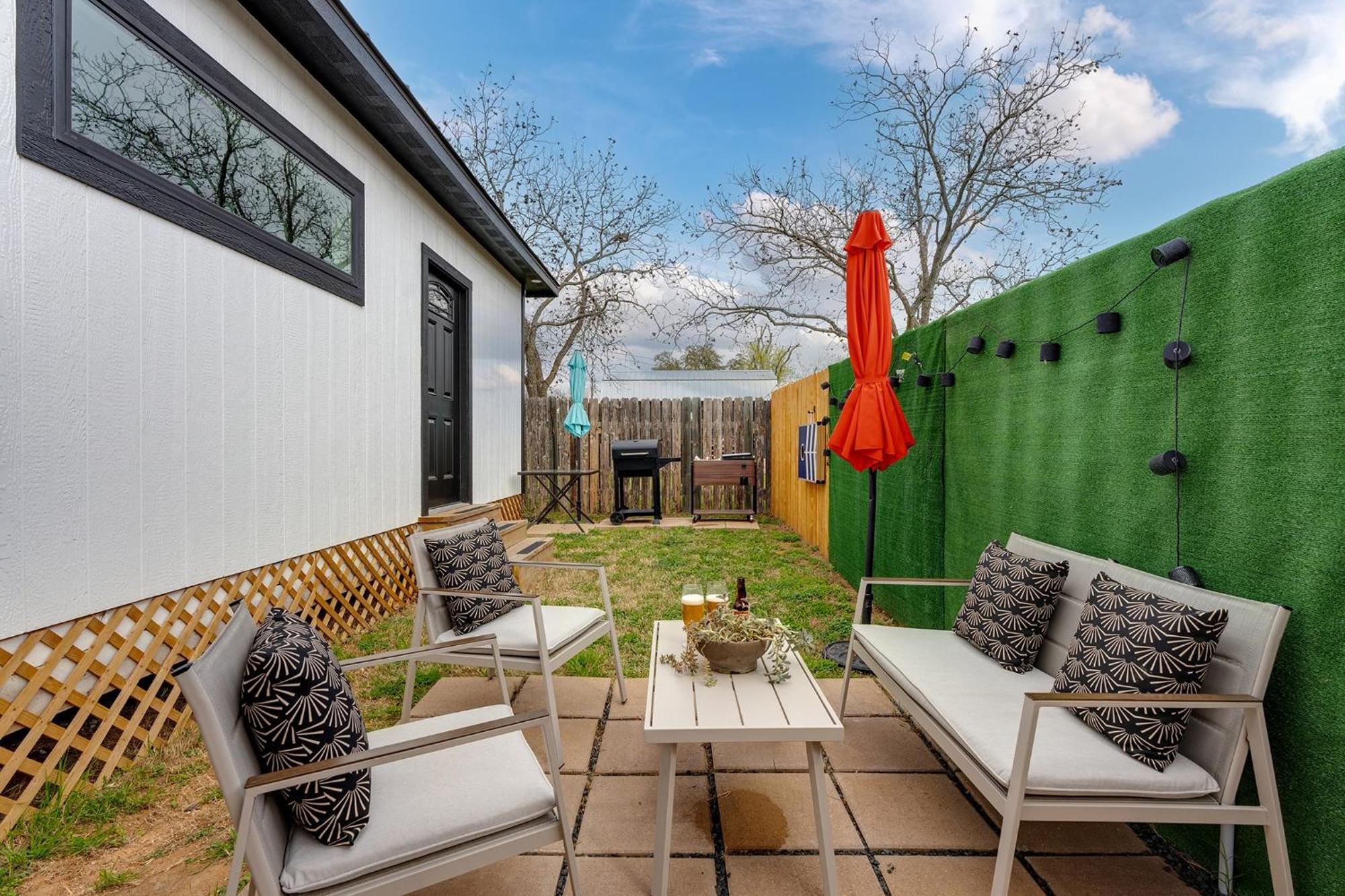 Hidden Cottage Mins To Main St And Sleeps 4 Fredericksburg Bagian luar foto