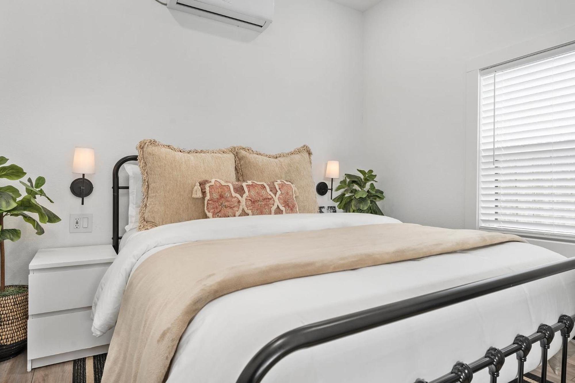 Hidden Cottage Mins To Main St And Sleeps 4 Fredericksburg Bagian luar foto