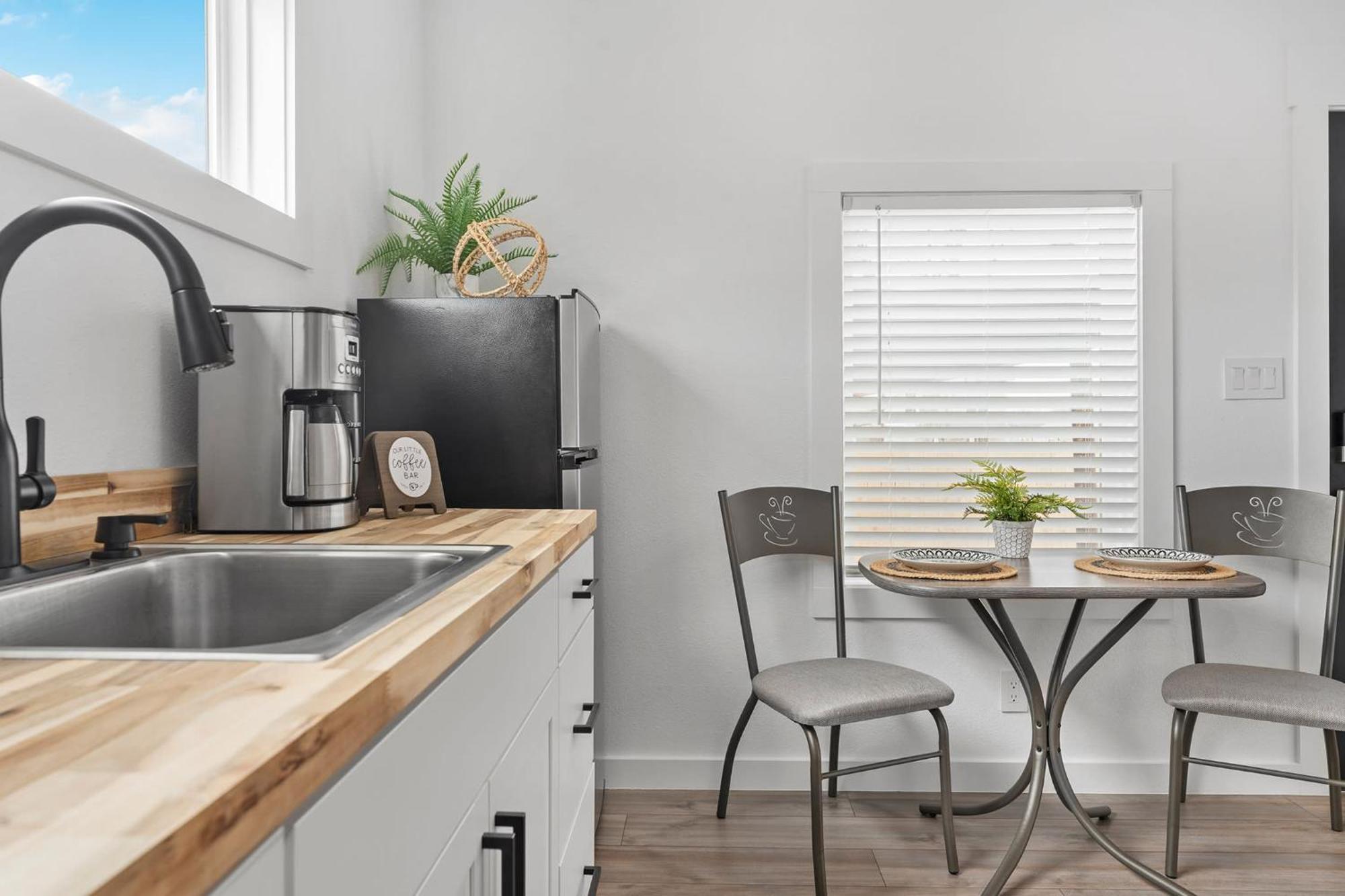 Hidden Cottage Mins To Main St And Sleeps 4 Fredericksburg Bagian luar foto