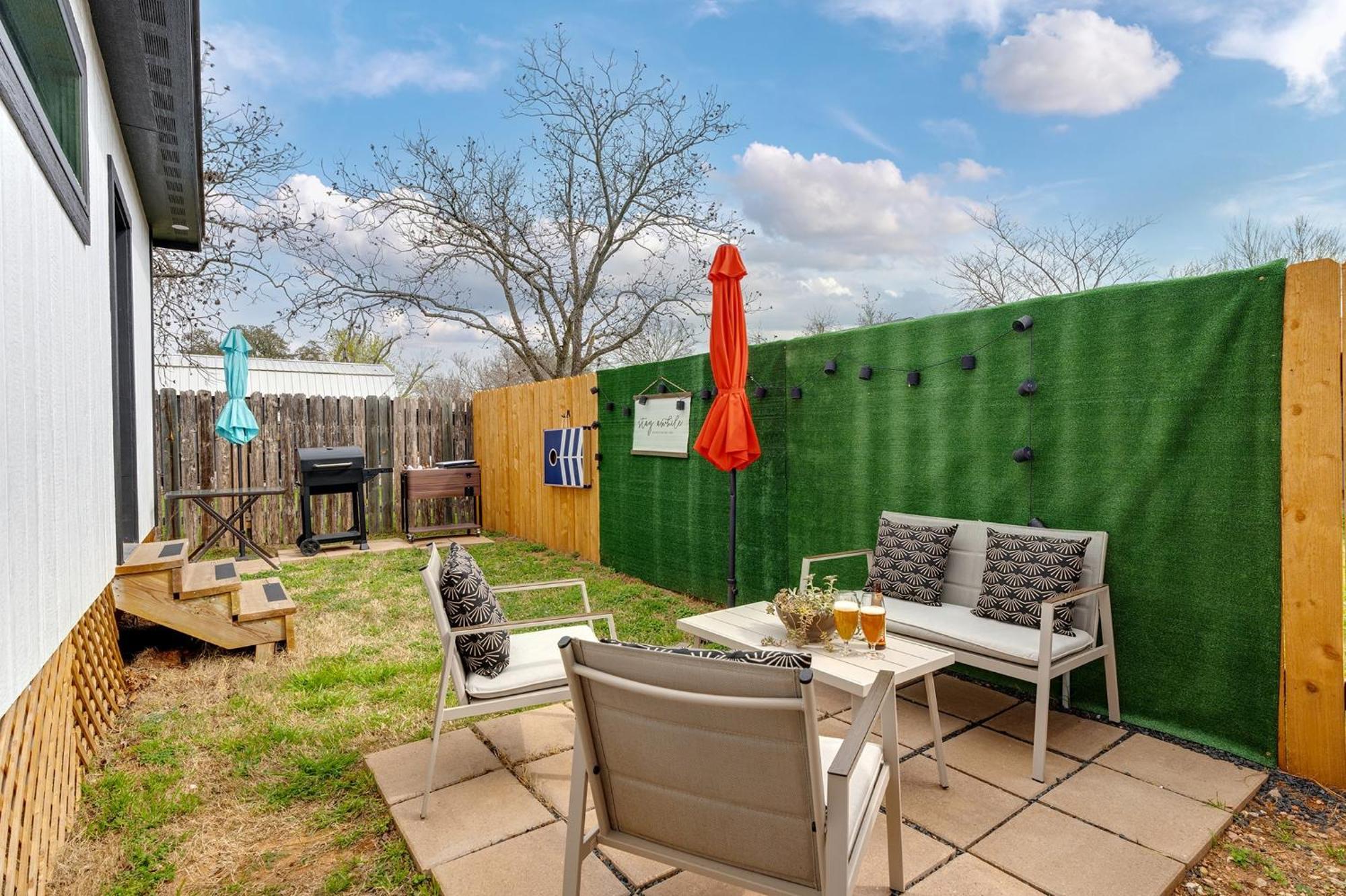 Hidden Cottage Mins To Main St And Sleeps 4 Fredericksburg Bagian luar foto